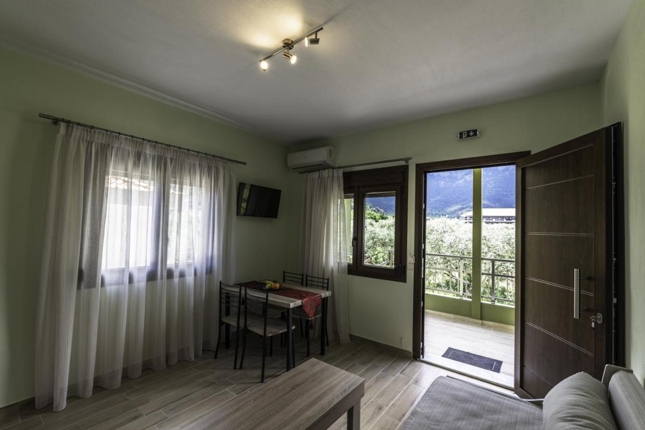 Albatros Apartments Скала Потамияс Екстериор снимка