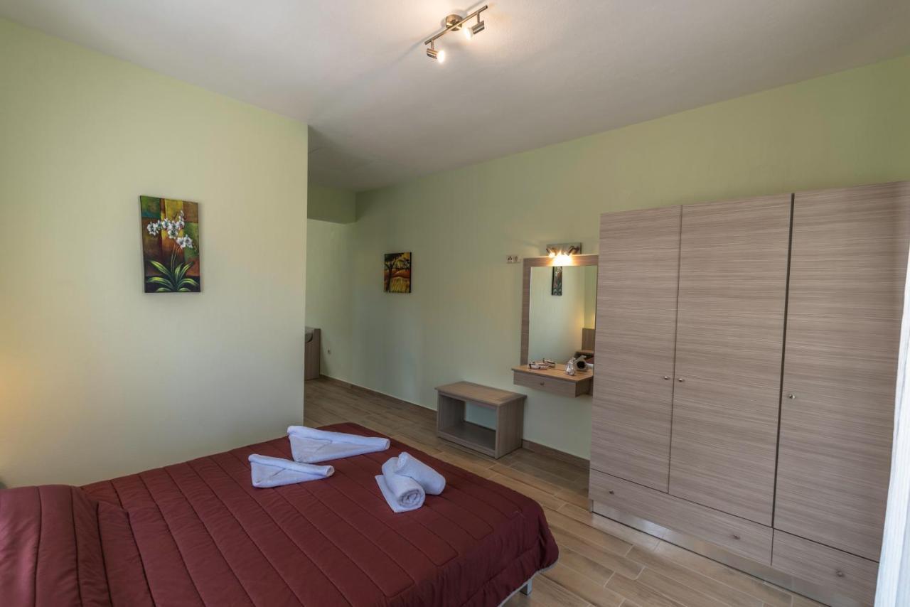 Albatros Apartments Скала Потамияс Екстериор снимка